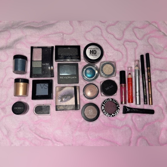 Makeup Bundle - Picture 1 of 1